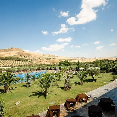 Giatra Hotel