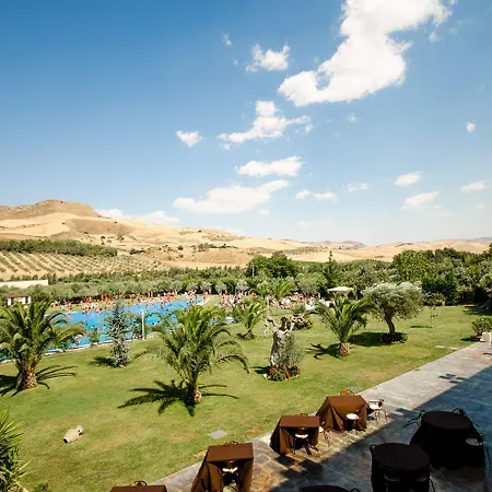 Giatra Hotell