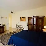Giatra Hotel