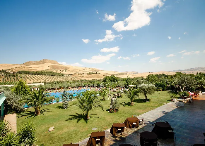 Giatra فندق